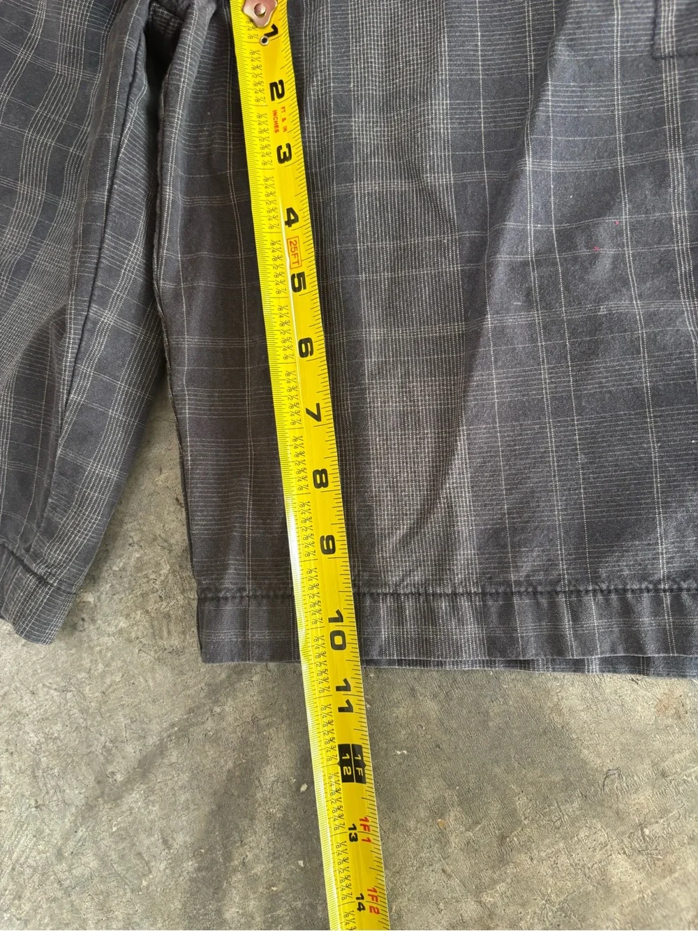Grunge Grey/Charcoal Plaid Cargo Shorts sz 34
